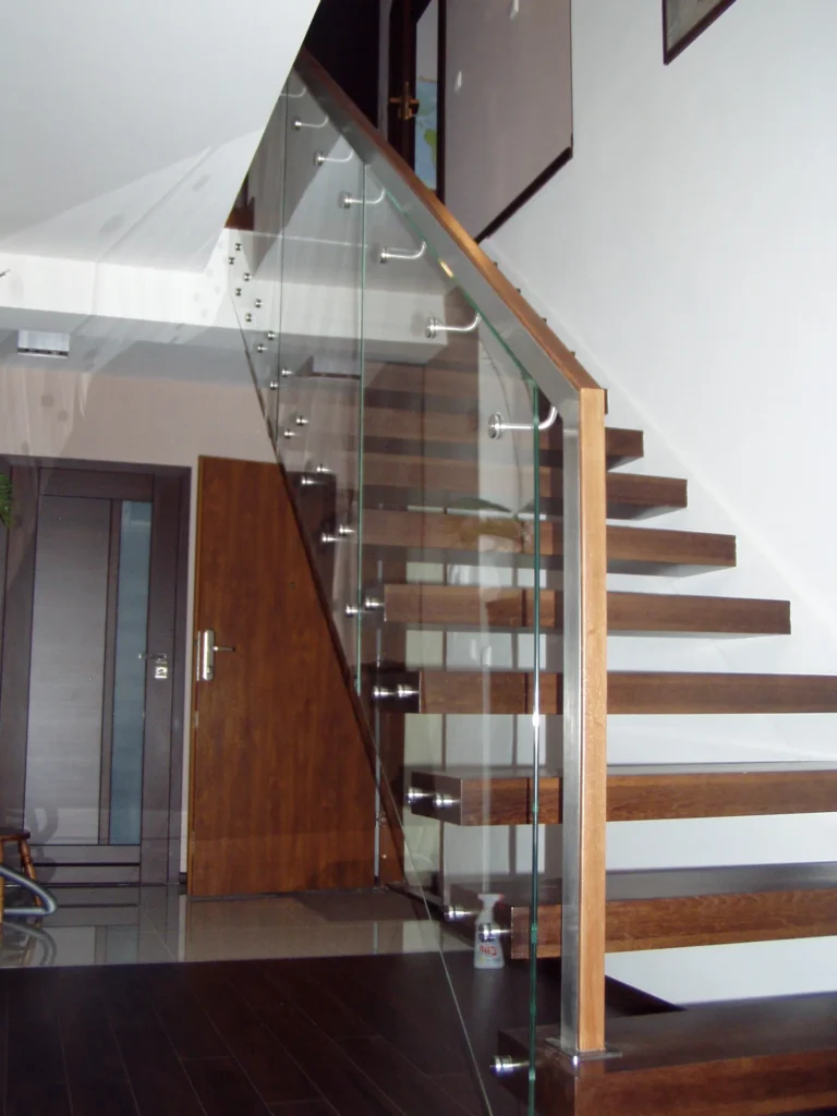 Cantilever stairs