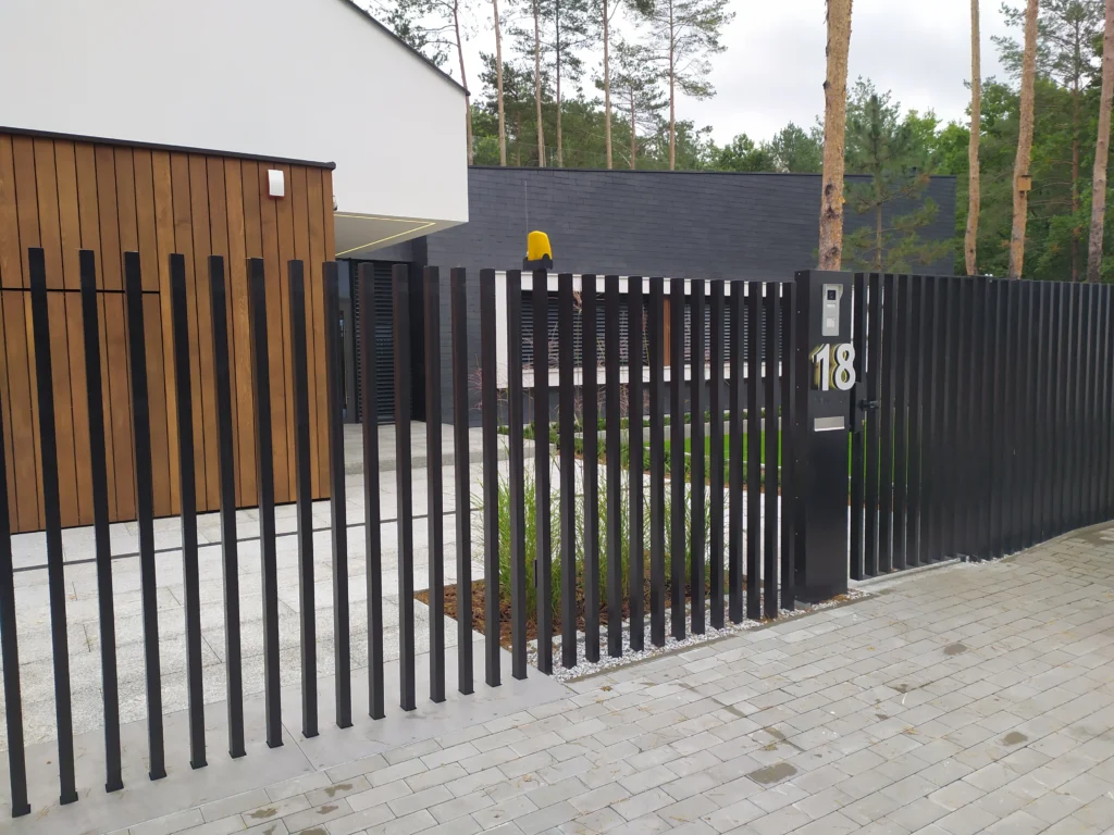 disappearing gate