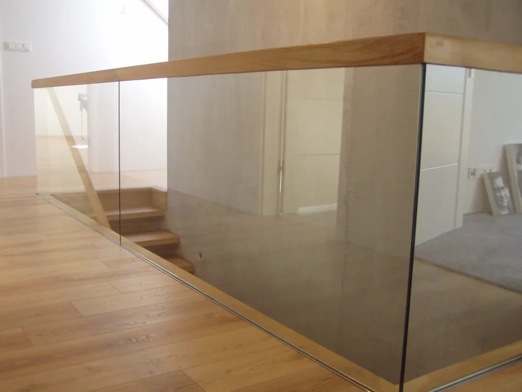 Cantilever stairs
