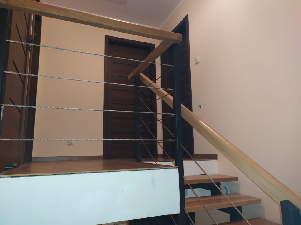 Open-riser stairs