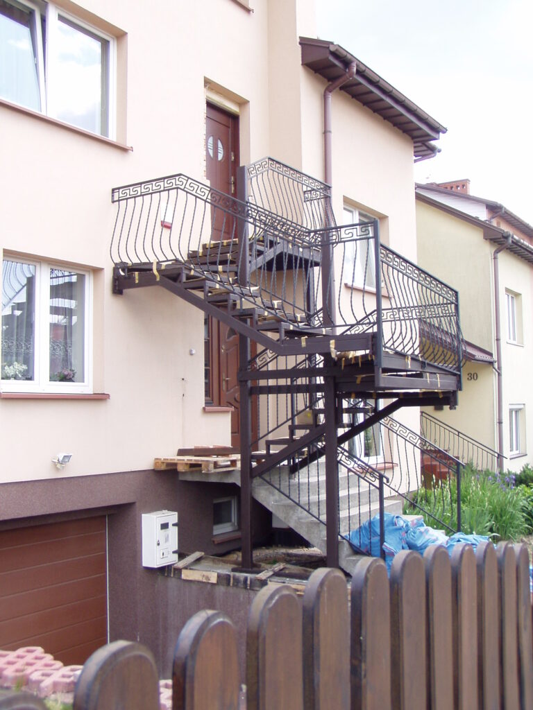 Open-riser stairs