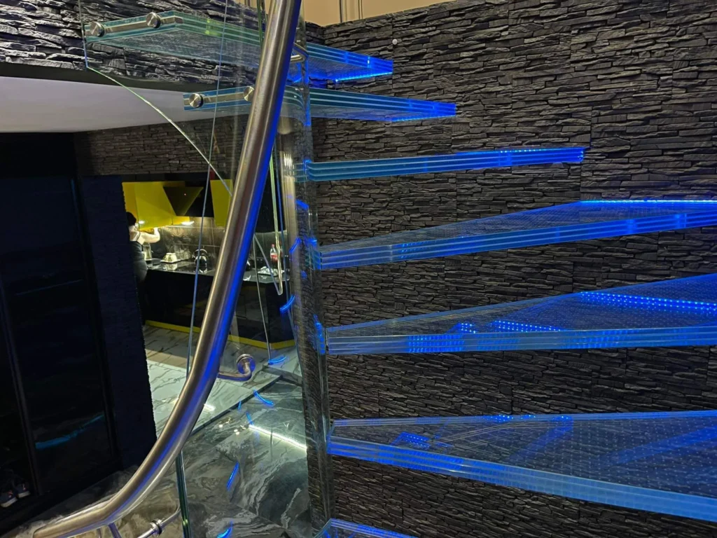 Floating shelf stairs