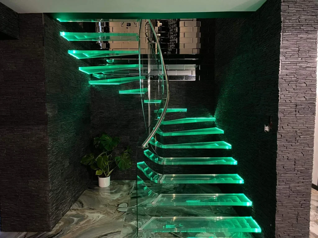 Cantilever stairs